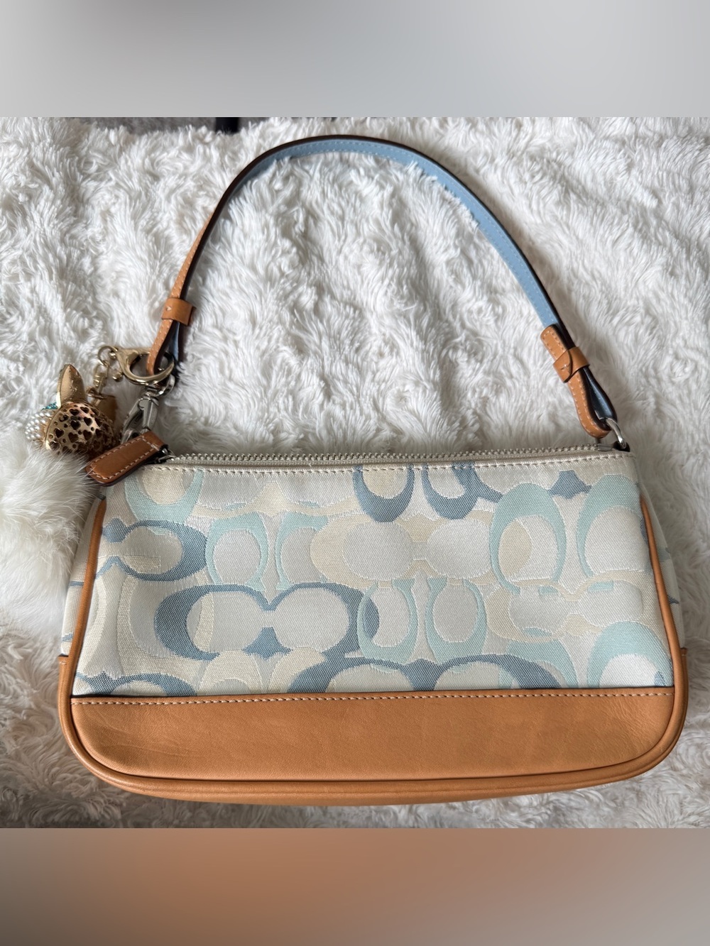 Coach Vintage Blue Shoulder Purse Leather Signature C Pattern Zipper Closure - Picture 2 of 4